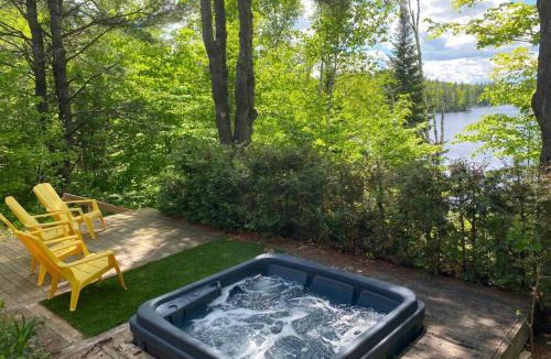 Sainte-Emelie-de-L'Energie Ski Chalet | Chalet Kabana Spa au bord du lac