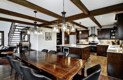 Stoneham Ski Chalet | Chalet 27 Chemin Blanc by Les Chalets Alpins