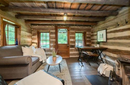 Mono House | A rustic cabin in the woods