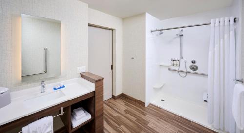 Brantford Hotel | Holiday Inn Express & Suites - Brantford by IHG