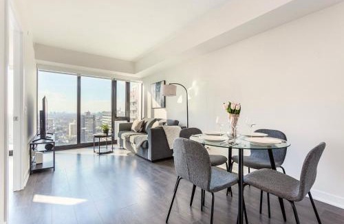 Bloor-Yorkville Apartment | Traveller home in centre Toronto