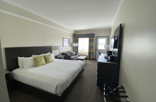 Paradise Hotel | Crossroads Inn & Suites