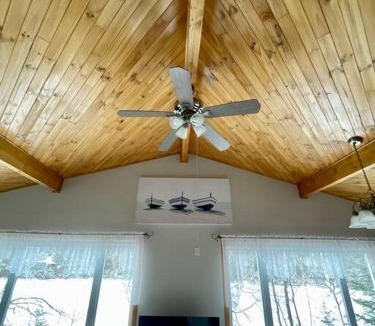 Saint-David-de-Falardeau Ski Chalet | Le Chalet Bleu, aux pieds des Monts-Valin