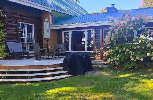 Grenville-sur-la-Rouge Ski Chalet | Le petit Montebello