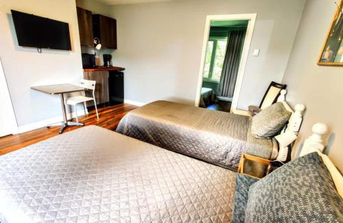 Shannonville Hotel | Salmon River Motel
