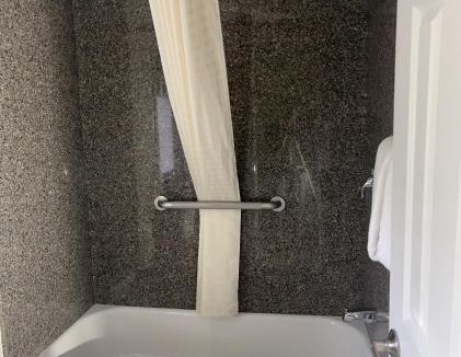 Port Hope Hotel | Budget Inn