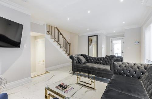 Vaughan House | Luxury Adventure, Rutherford Go station & Wonderland