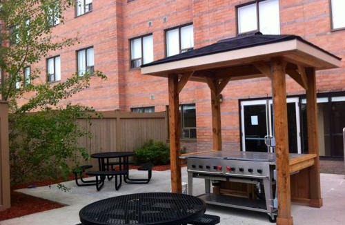 Doon South Apartment | Residence & Conference Centre - Kitchener-Waterloo