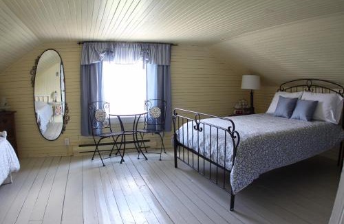 La Baie Bed & Breakfast | La Grange aux Hiboux Gîte et Restaurant B&B