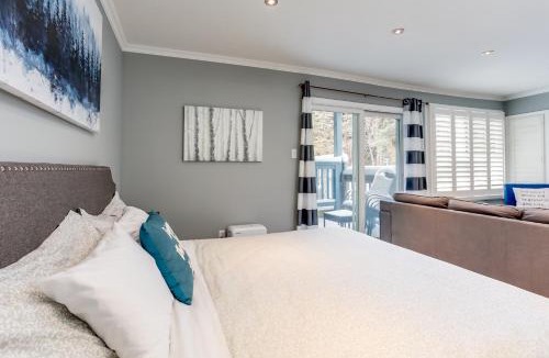 Craigleith Apartment | Blue Mountain Getaway at North Creek Resort King Bed