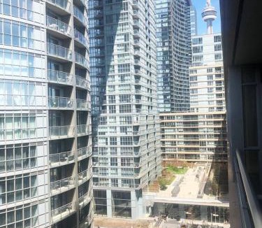 CityPlace Apartment | Cozy Condo near CN Tower