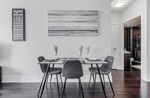 Toronto Entertainment District Apartment | Chol Furnished Suites 2 Bedrooms Downtown Toronto Million Dollar CN Tower View MTCC Rogers Centre Blue Jays TIFF Free Parking