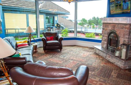 Brockville Apartment | Tall Ships Landing Coastal Resort