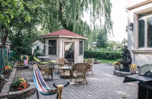 Ottawa Division House | JstLikeHome - Luxury Mansion & Guesthouse