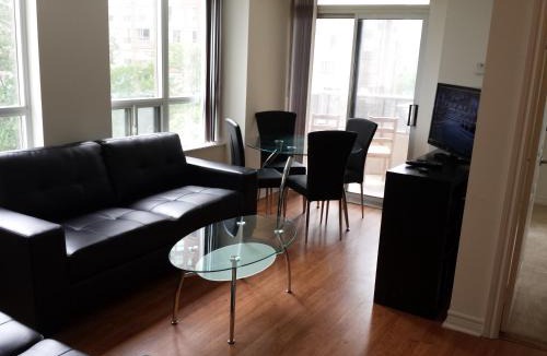 Downtown Mississauga Apartment | 2 Bedroom 1 Bathroom Prime Location in Mississauga
