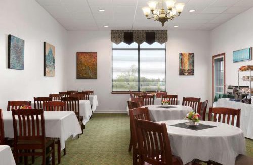 Oromocto Hotel | Days Inn by Wyndham Oromocto Conference Centre