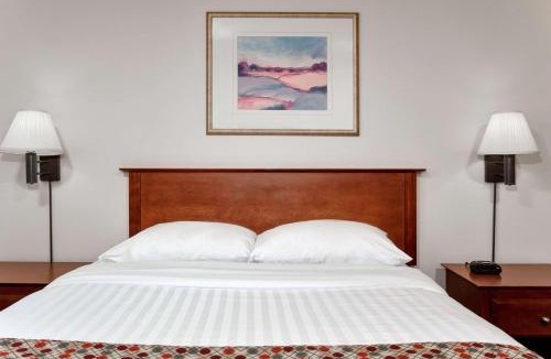 Caraquet Hotel | Super 8 by Wyndham Caraquet