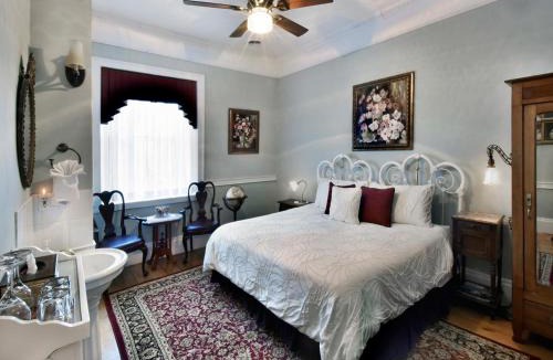 Historic Old Town Bed & Breakfast | Brockamour Manor Bed and Breakfast