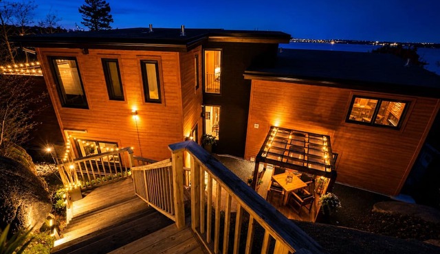 Seacliff- Luxury Halifax Waterfront Paradise -Pool, Hot Tub, Wharf & Boathouse