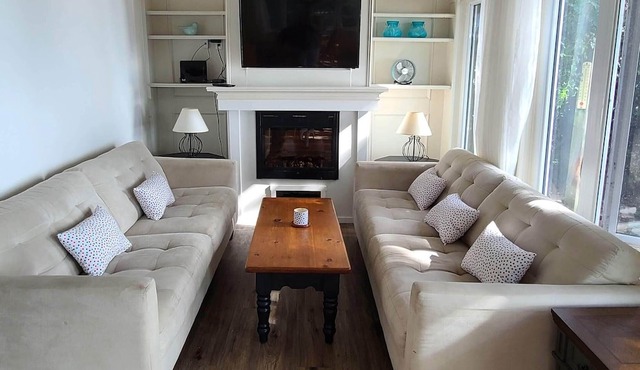 Lakefront Cottage - Erie Breeze - 3 bedroom, WIFI