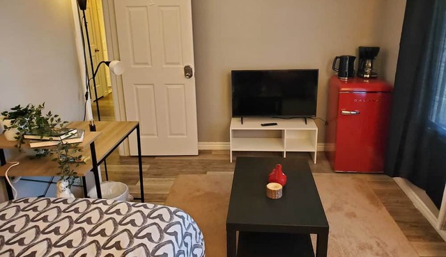Colline-Single Room- Self Check-In