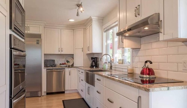 Beachside Getaway Villa with space for 20+ in Pictou County