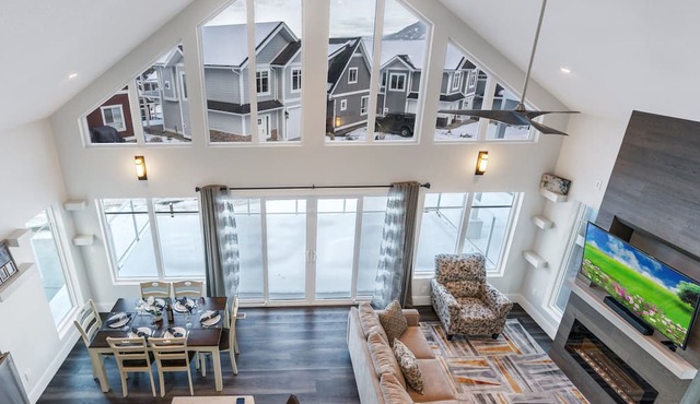 *SPACIOUS-STUNNING-FAMILY AND PET FRIENDLY, SHORT WALK TO MAIN AMENITIES AREA!