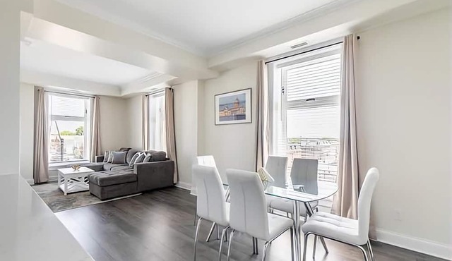Rideau 2Br Signature Apartment Free Parking 2