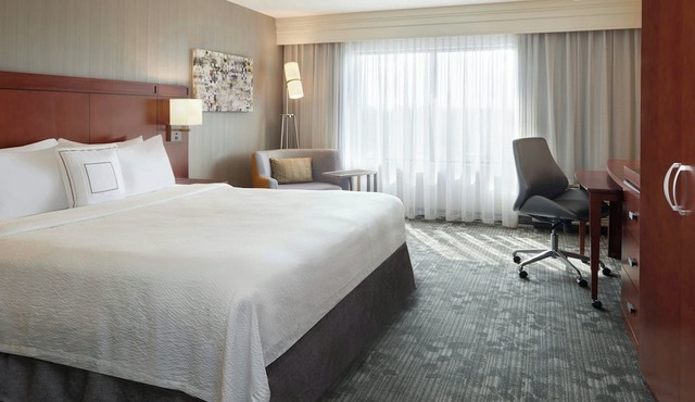 Courtyard by Marriott Kingston Highway 401/Division Street