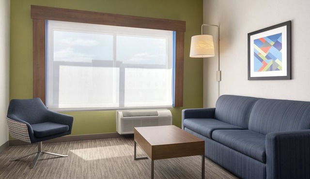 Holiday Inn Express & Suites Aurora by IHG