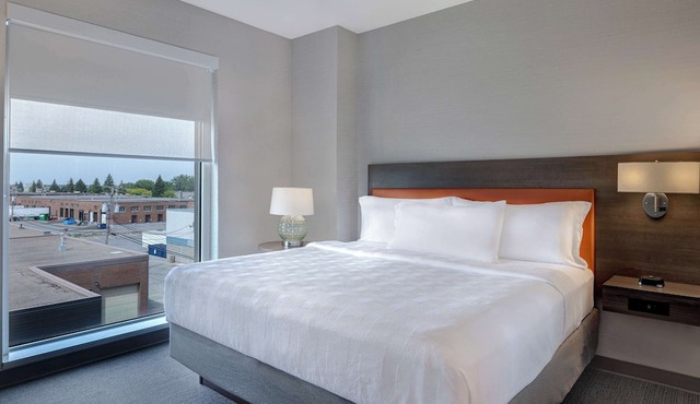 Home2 Suites by Hilton Montreal Dorval