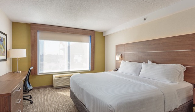 Holiday Inn Express & Suites Belleville by IHG