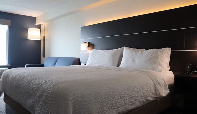 Holiday Inn Express & Suites Brampton by IHG