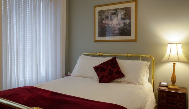 Sir Isaac Brock B&B Luxury Suites