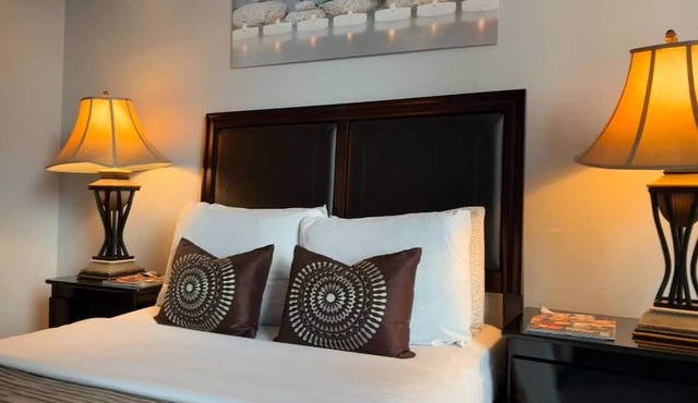 Spacious-cozy 2bed Condo in Square Ones Misissauga
