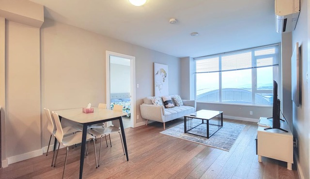 2BDR & 2Bath | AC | Free WiFi & Parking @ Oval Park