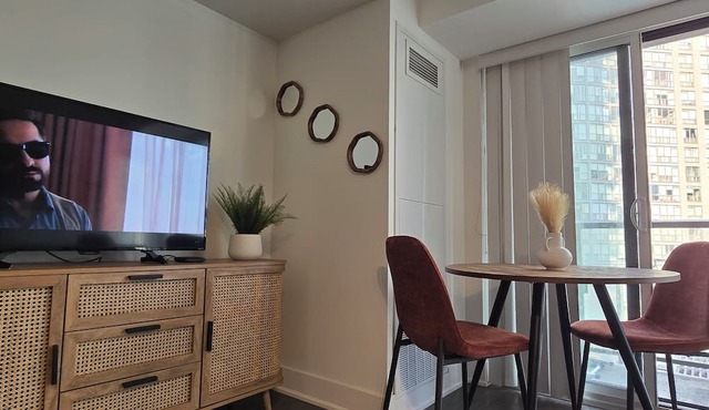 Luxury Downtown Condo, Prime Location!