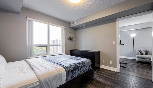 1 BDRM w pool. Perfect location. Free parking