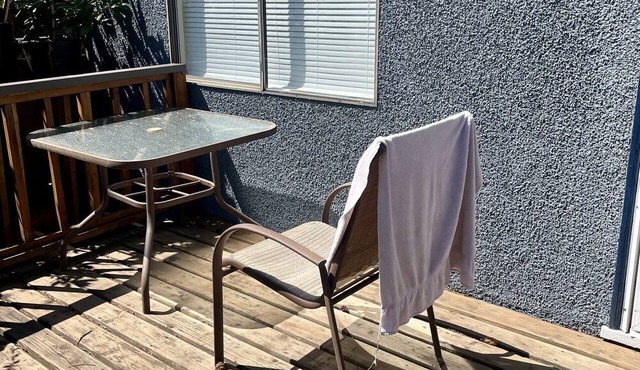 Fully furnished three-bedroom house close to downtown, beaches, and parks.