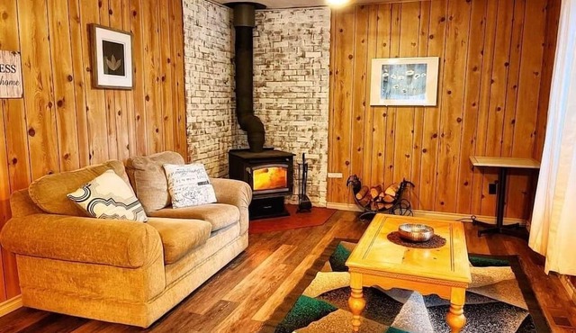 Beautifull Cabin on over a half acre in Norris beach pigeon lake!