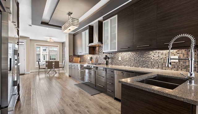 Luxurious 4BR Killarney Home |AC| Rooftop & Garage