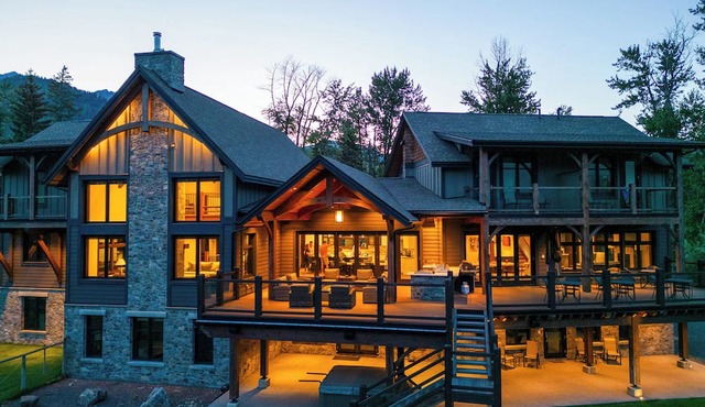 7 BEDROOMS | SLEEPS 14 ADULTS | HOT TUB | POOL TABLE | LUXURY