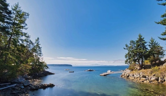 Tranquil Oceanview Lodge B