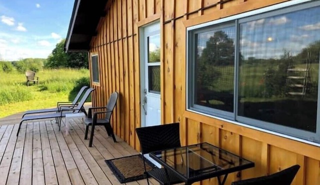 Private 5 Acre Chalet with Bunkie & Sauna - Rated 4.9 with 100 Reviews on Airb&b