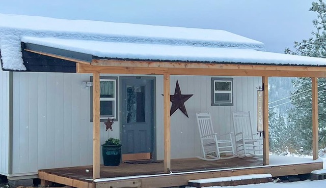 Country retreat with Mountain View’s and pool World class fishing and hunting in Stites