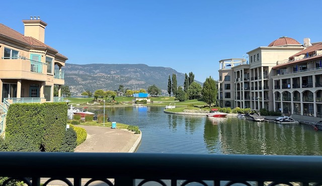 Delta Grand Okanagan Resort - 1 Bedroom Lakeview Condo - Full Kitchen - Sleeps 4