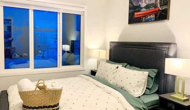 Scenic Waterfront Guest Suite, near Banff & Ski