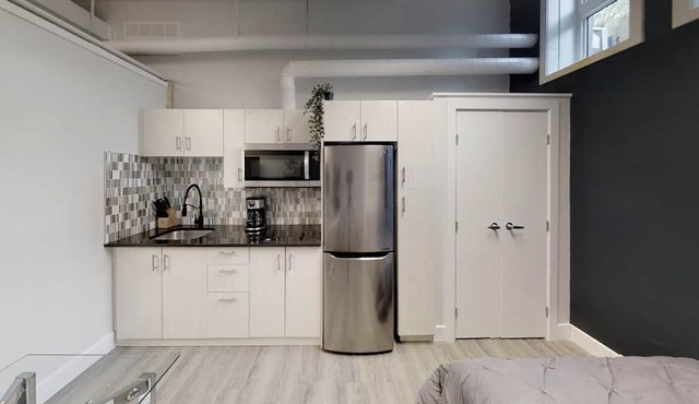 Private Bachelor in Sandy hill!