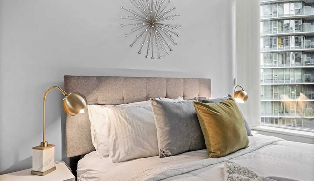 Modern Condo with Fast Wi-Fi, Coffee!