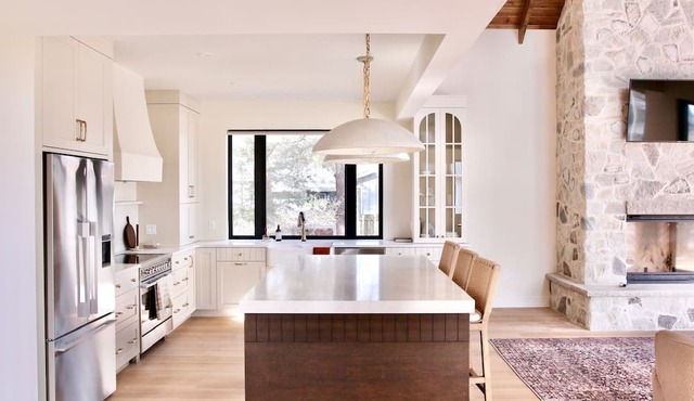 Shore View Lake House - Luxury Rental